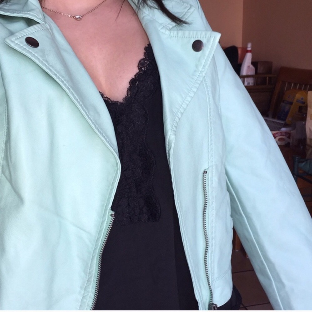 mint green jean jacket💎